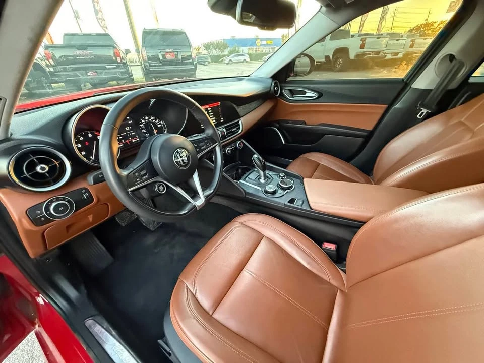 2019 Alfa Romeo Giulia - Image 15 of 20