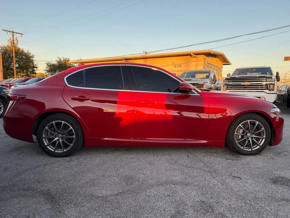2019 Alfa Romeo Giulia - Image 8 of 20
