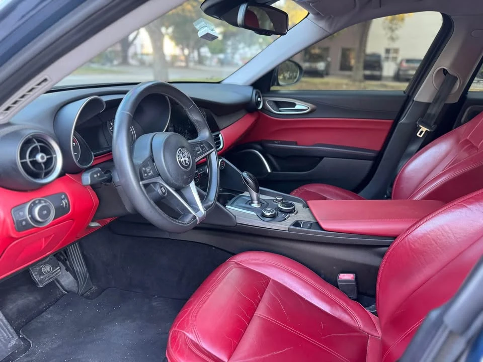 2019 Alfa Romeo Giulia - Image 9 of 20