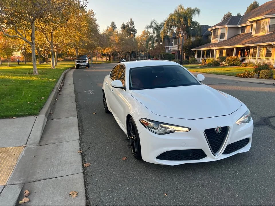 2019 Alfa Romeo Giulia - Image 4 of 17