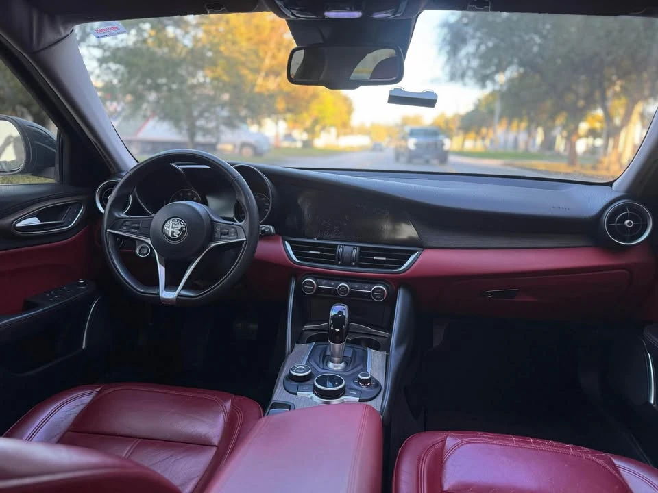 2019 Alfa Romeo Giulia - Image 12 of 20