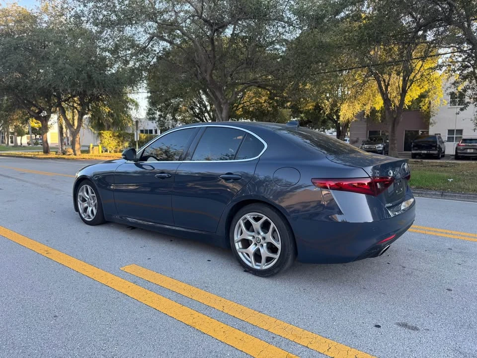 2019 Alfa Romeo Giulia - Image 5 of 20