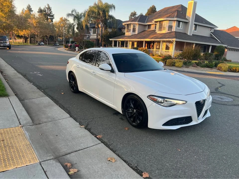 2019 Alfa Romeo Giulia - Image 5 of 17