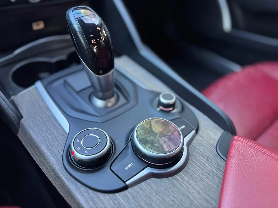 2019 Alfa Romeo Giulia - Image 7 of 20