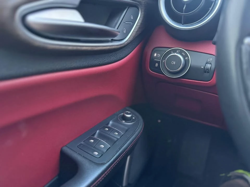 2019 Alfa Romeo Giulia - Image 19 of 20