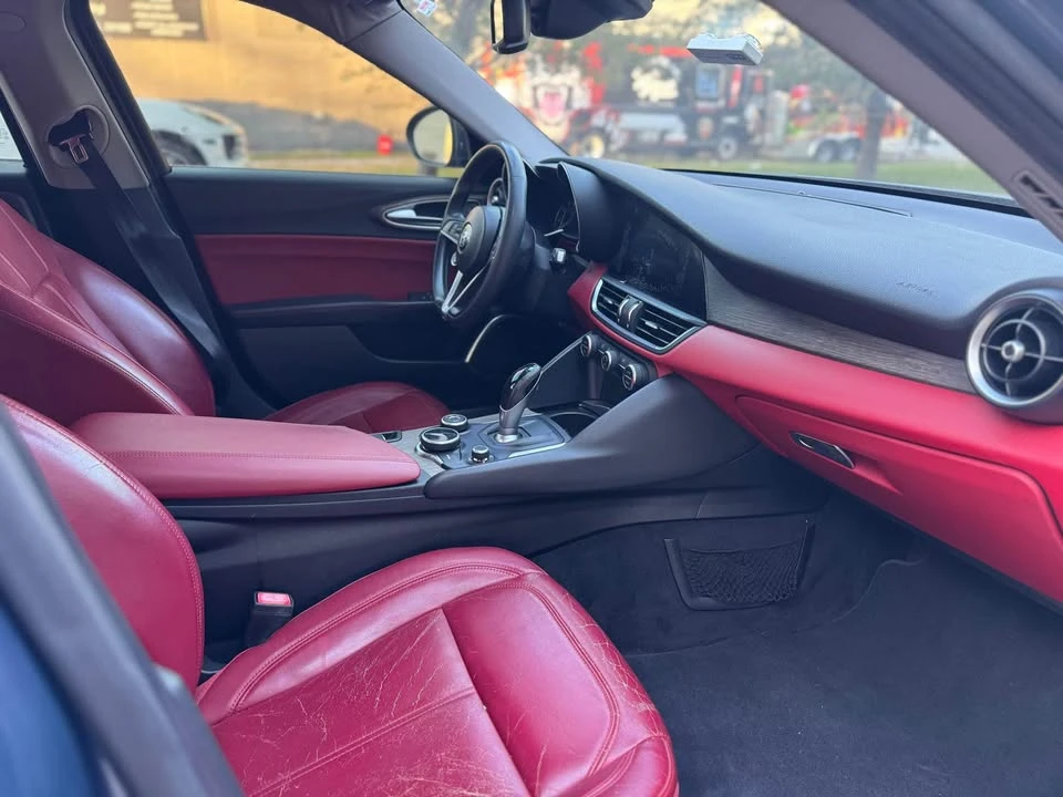 2019 Alfa Romeo Giulia - Image 11 of 20
