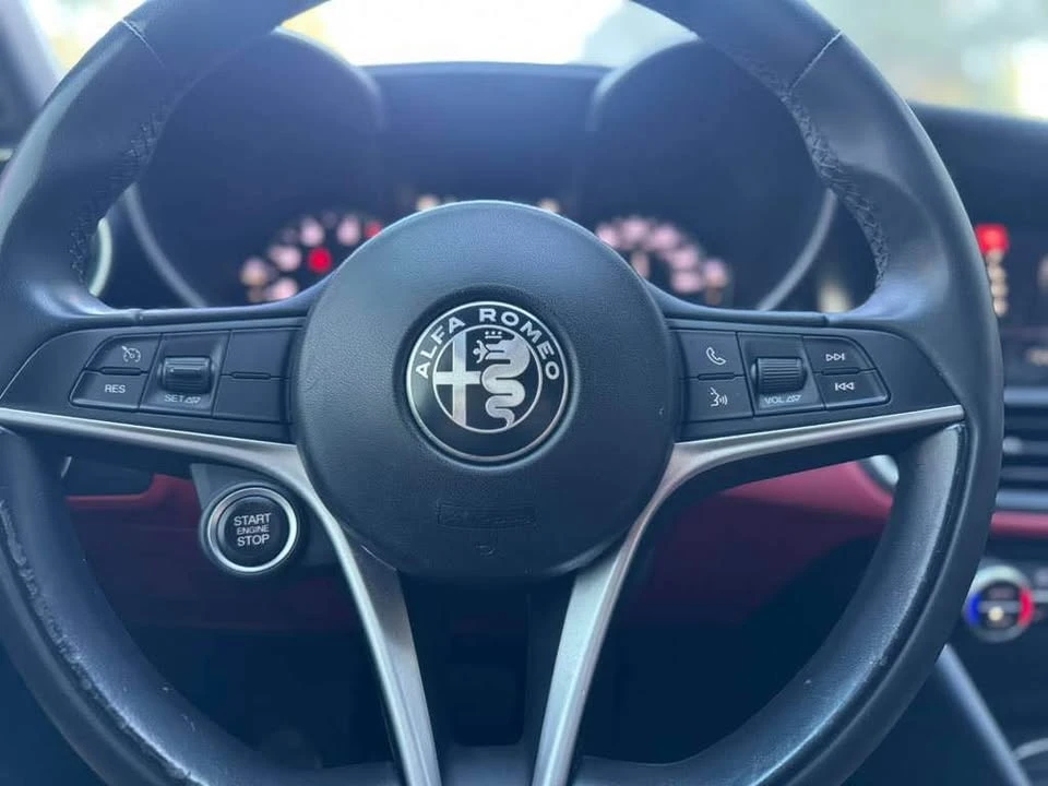 2019 Alfa Romeo Giulia - Image 17 of 20