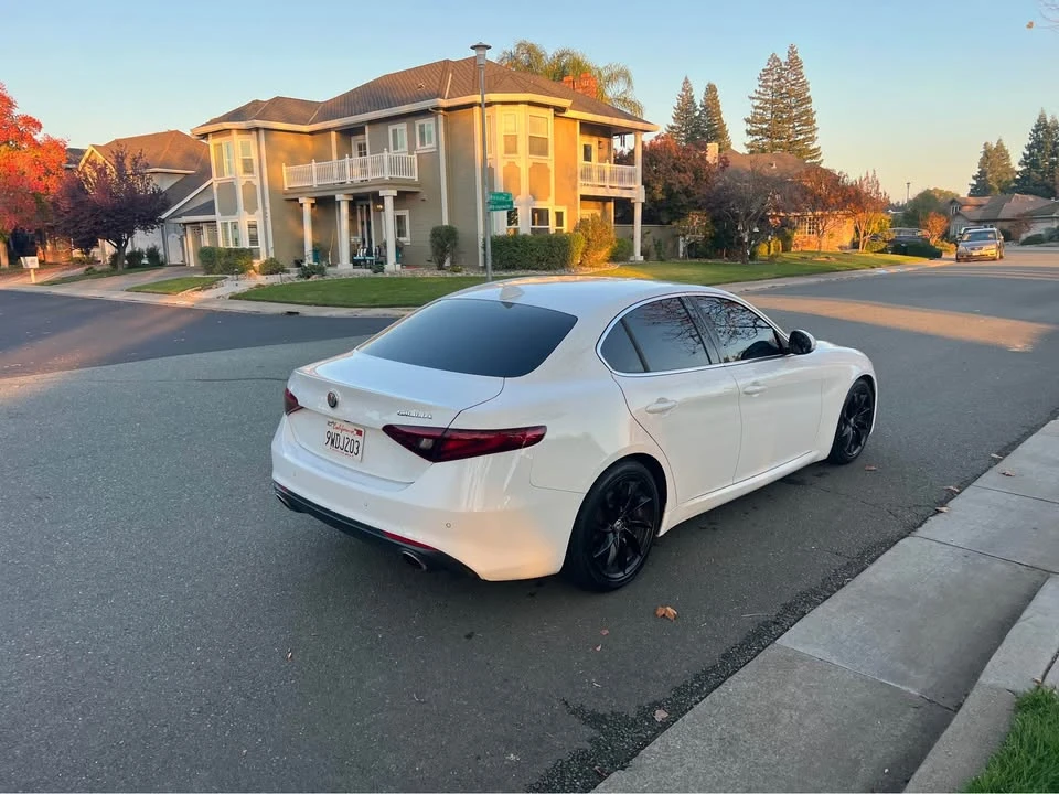 2019 Alfa Romeo Giulia - Image 9 of 17