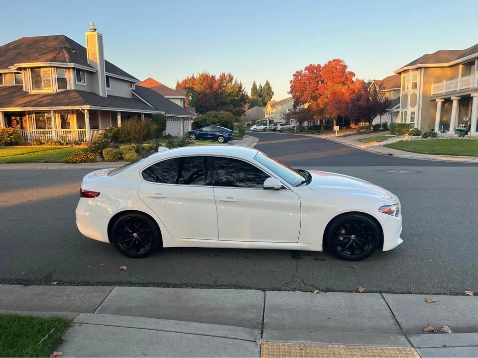 2019 Alfa Romeo Giulia - Image 7 of 17