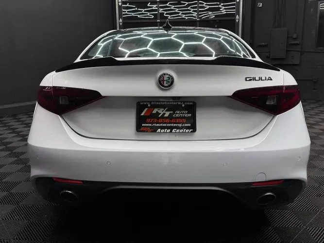 2019 Alfa Romeo Giulia - Image 6 of 9
