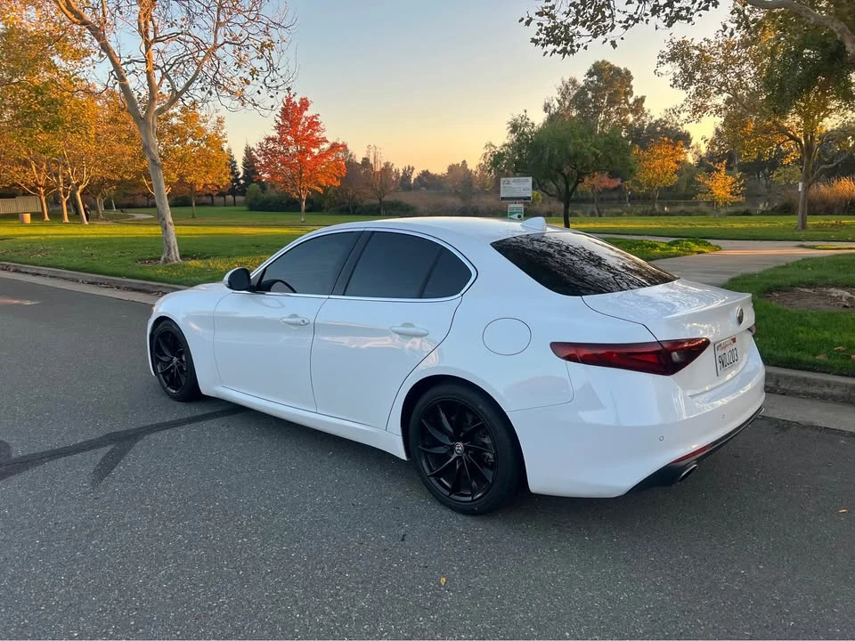 2019 Alfa Romeo Giulia - Image 12 of 17