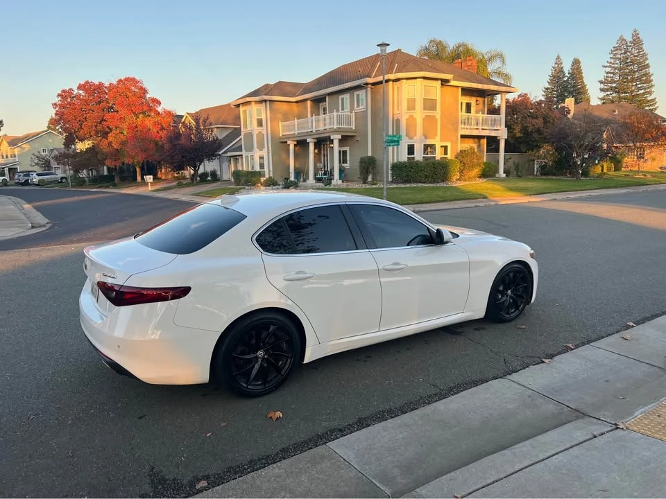 2019 Alfa Romeo Giulia - Image 8 of 17