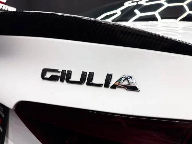 2019 Alfa Romeo Giulia - Image 7 of 9