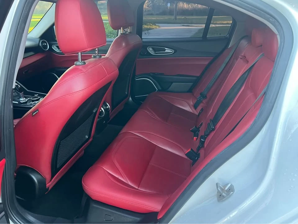2019 Alfa Romeo Giulia - Image 16 of 17