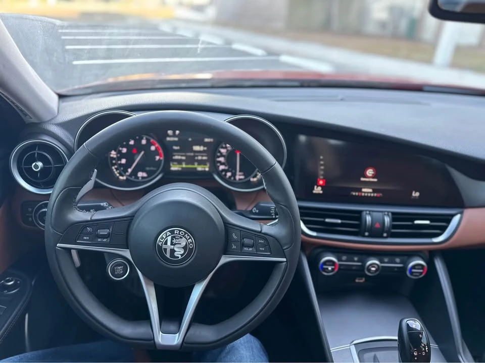 2019 Alfa Romeo Giulia - Image 8 of 13