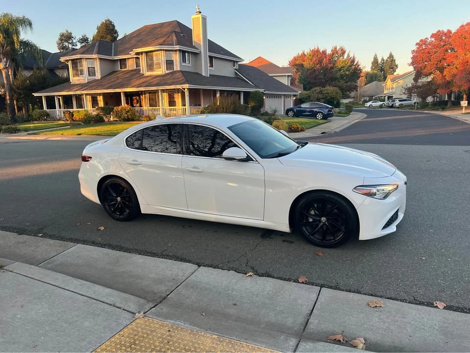 2019 Alfa Romeo Giulia - Image 6 of 17
