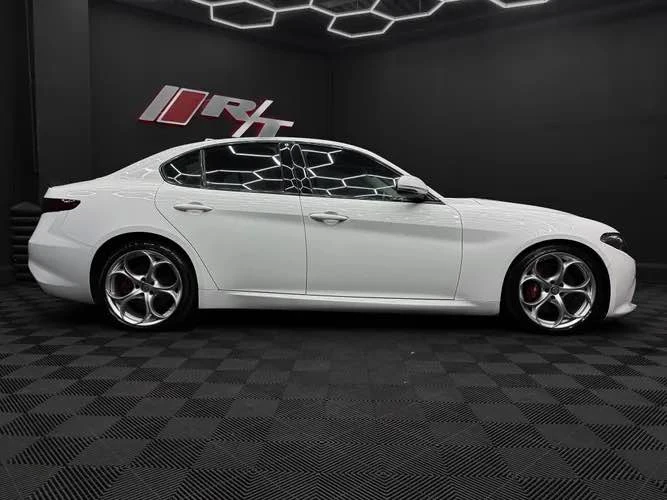 2019 Alfa Romeo Giulia - Image 4 of 9