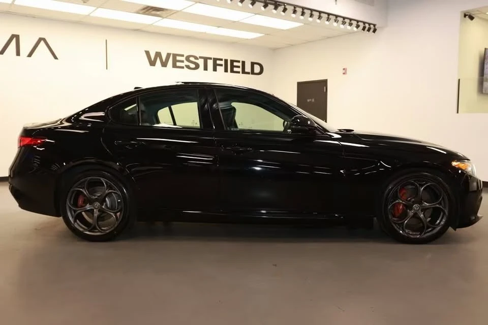 2019 Alfa Romeo Giulia - Image 8 of 20