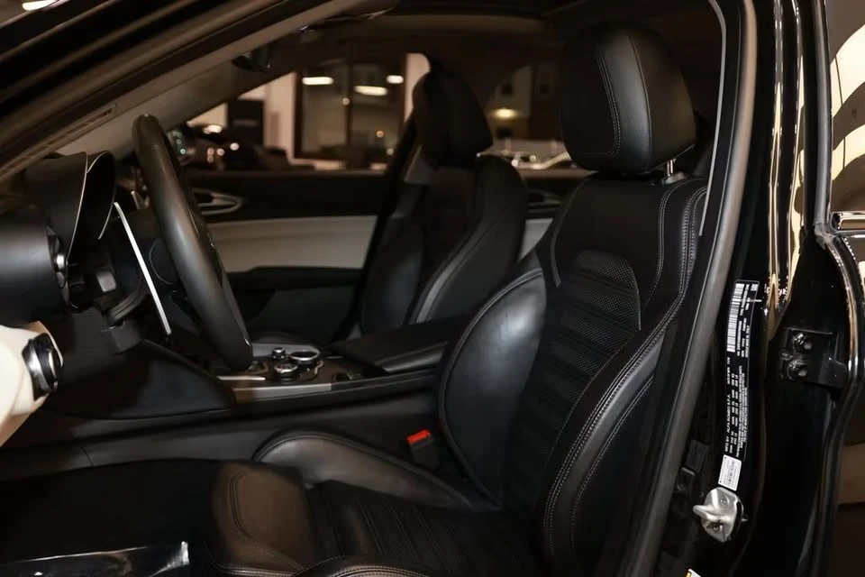 2019 Alfa Romeo Giulia - Image 11 of 20