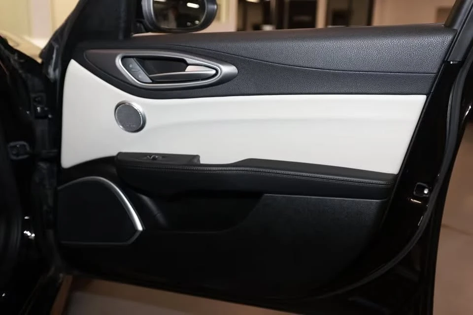 2019 Alfa Romeo Giulia - Image 17 of 20