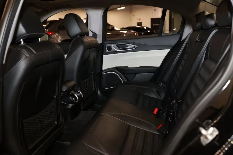 2019 Alfa Romeo Giulia - Image 12 of 20
