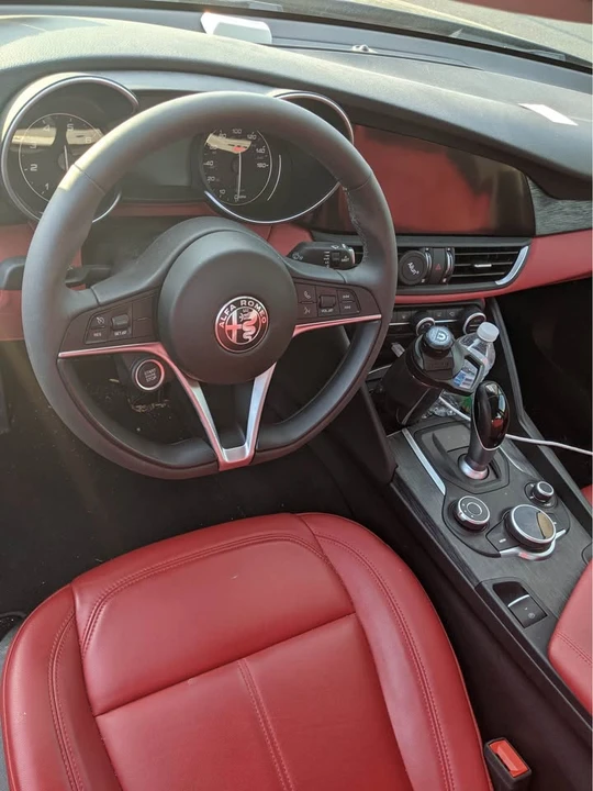 2019 Alfa Romeo Giulia - Image 4 of 5