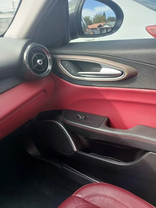 2019 Alfa Romeo Giulia - Image 19 of 20