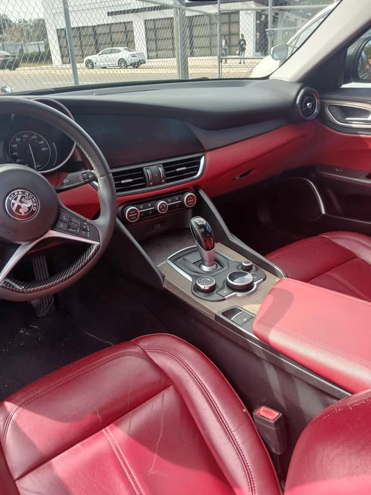 2019 Alfa Romeo Giulia - Image 13 of 20