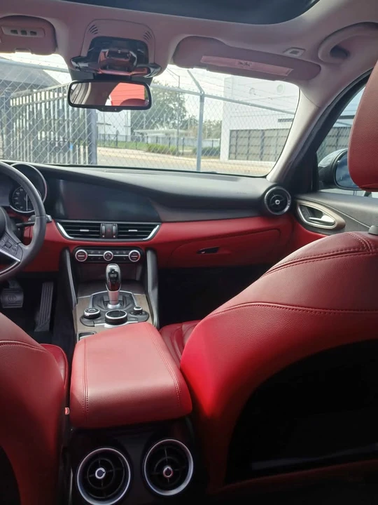 2019 Alfa Romeo Giulia - Image 12 of 20