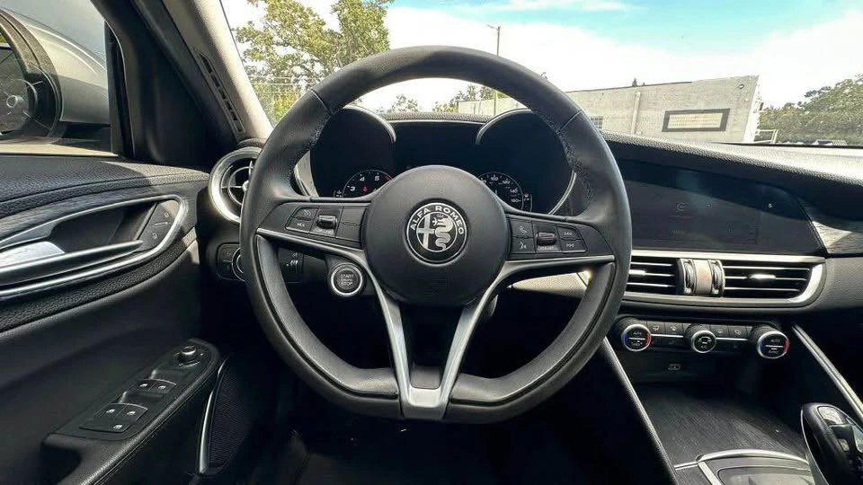2019 Alfa Romeo Giulia - Image 10 of 12