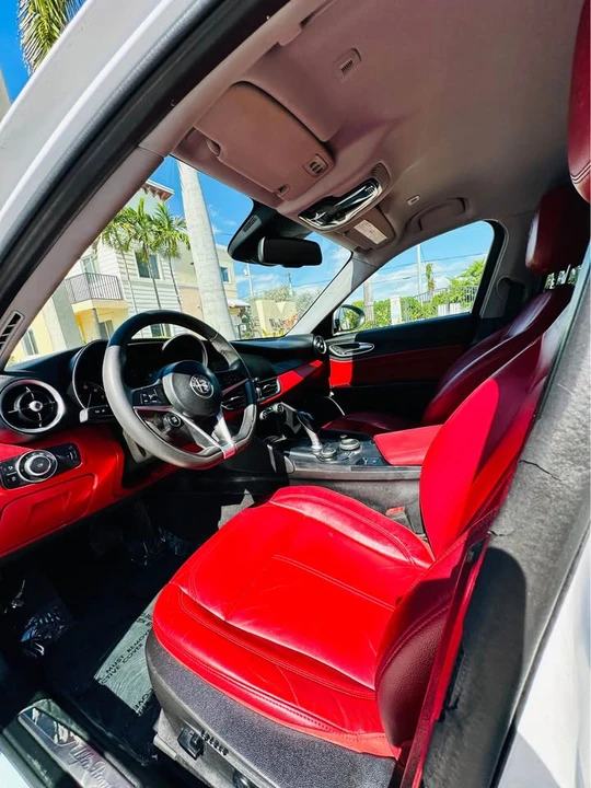 2019 Alfa Romeo Giulia - Image 13 of 14