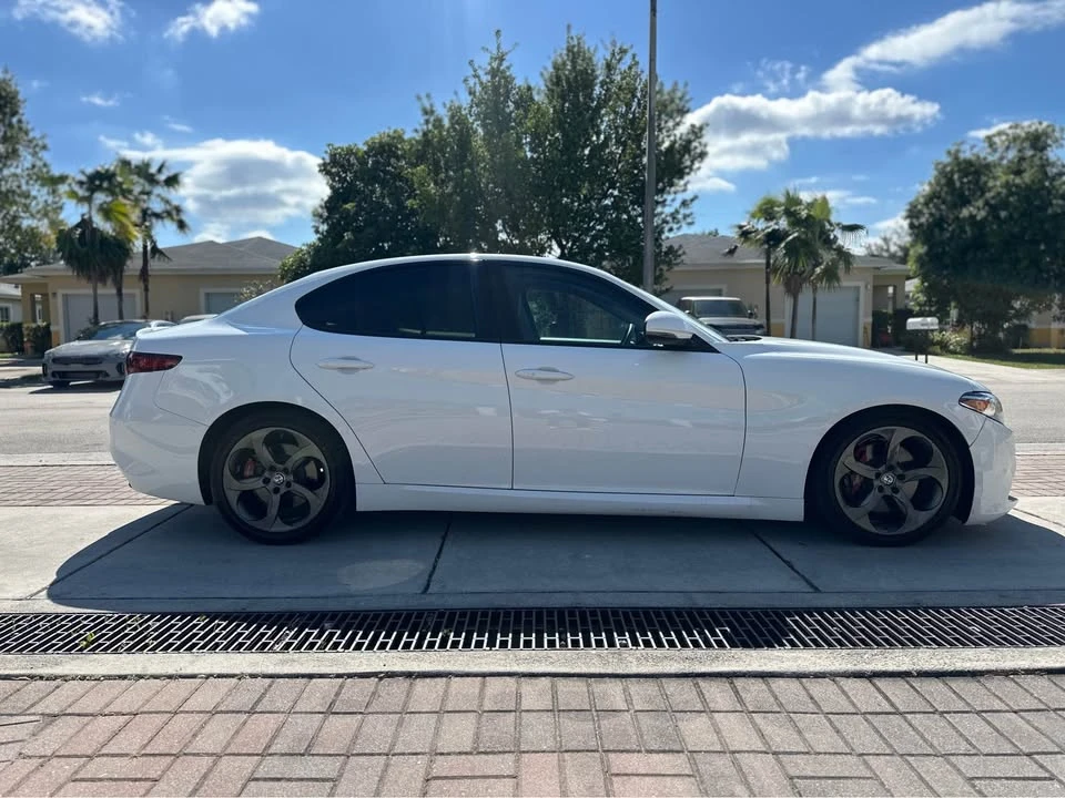 2019 Alfa Romeo Giulia - Image 5 of 14