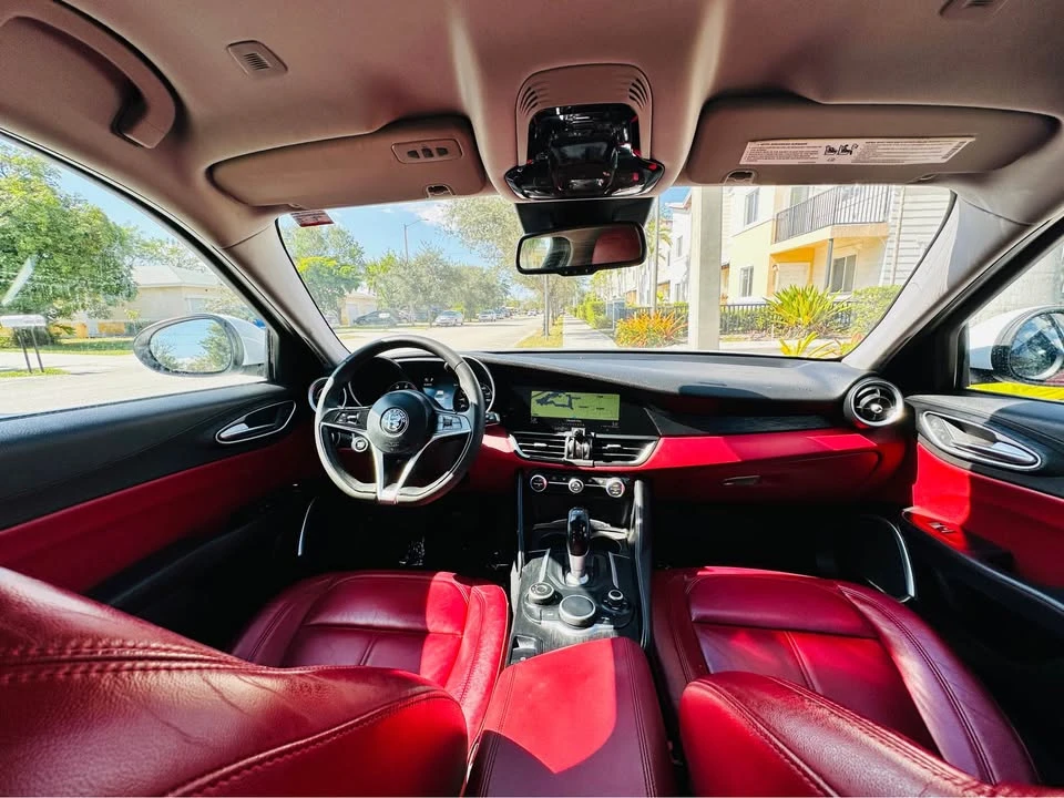 2019 Alfa Romeo Giulia - Image 10 of 14
