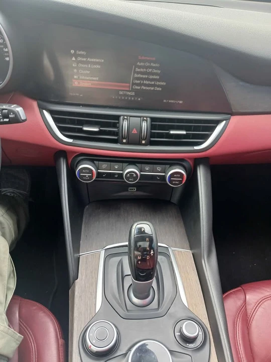 2019 Alfa Romeo Giulia - Image 17 of 20