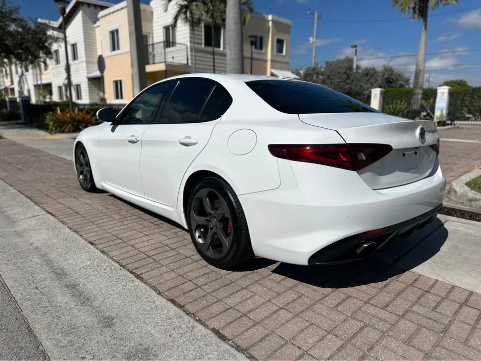 2019 Alfa Romeo Giulia - Image 8 of 14