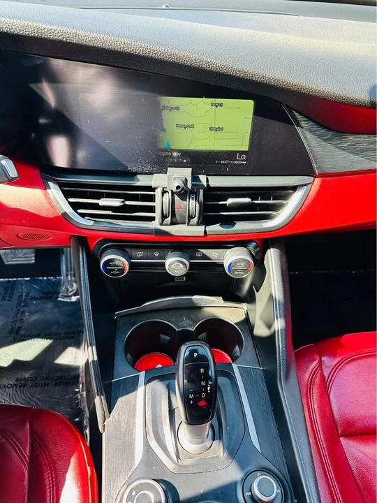 2019 Alfa Romeo Giulia - Image 11 of 14