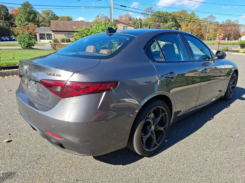 2019 Alfa Romeo Giulia - Image 4 of 10