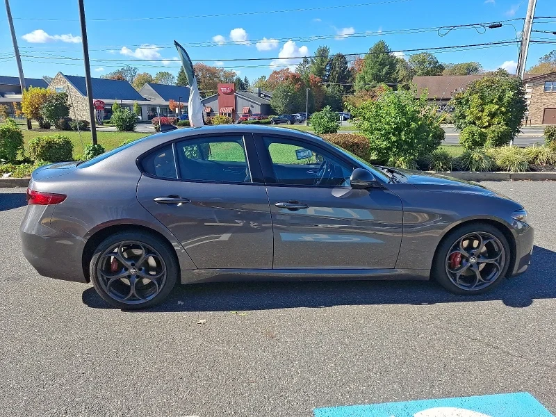 2019 Alfa Romeo Giulia - Image 6 of 10
