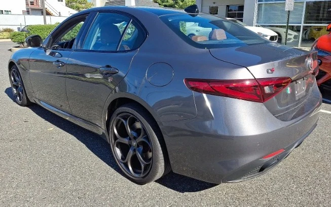 2019 Alfa Romeo Giulia - Image 5 of 10