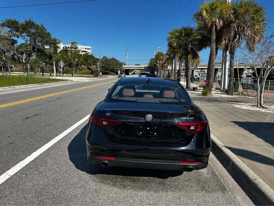 2019 Alfa Romeo Giulia - Image 15 of 19