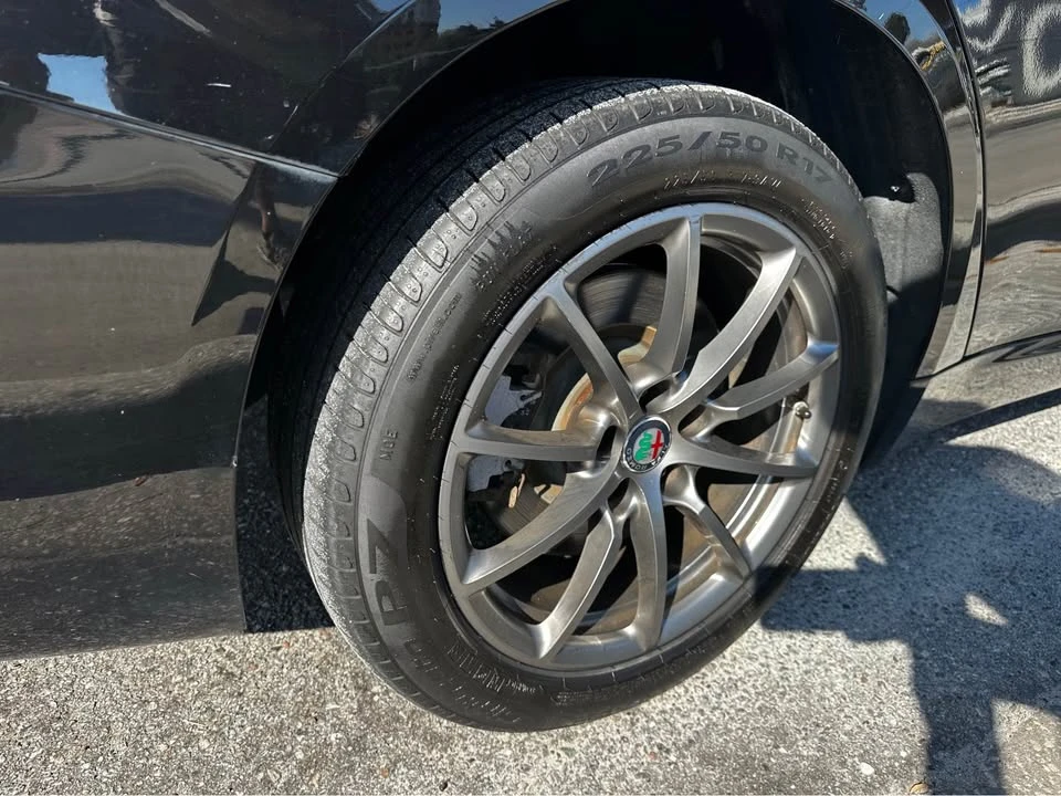 2019 Alfa Romeo Giulia - Image 16 of 19