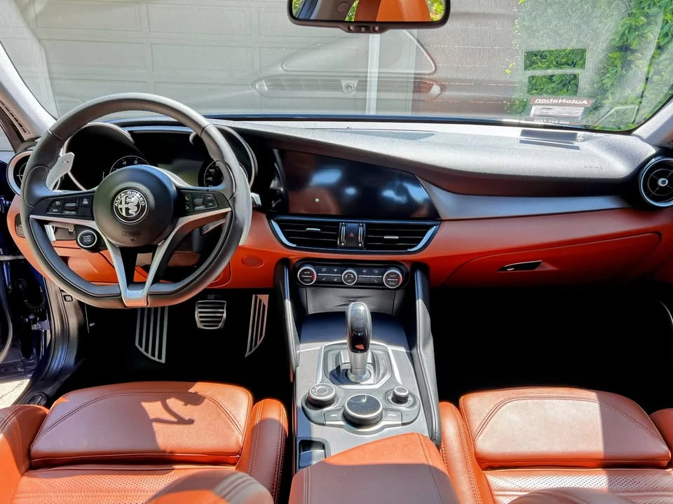 2019 Alfa Romeo Giulia - Image 7 of 17