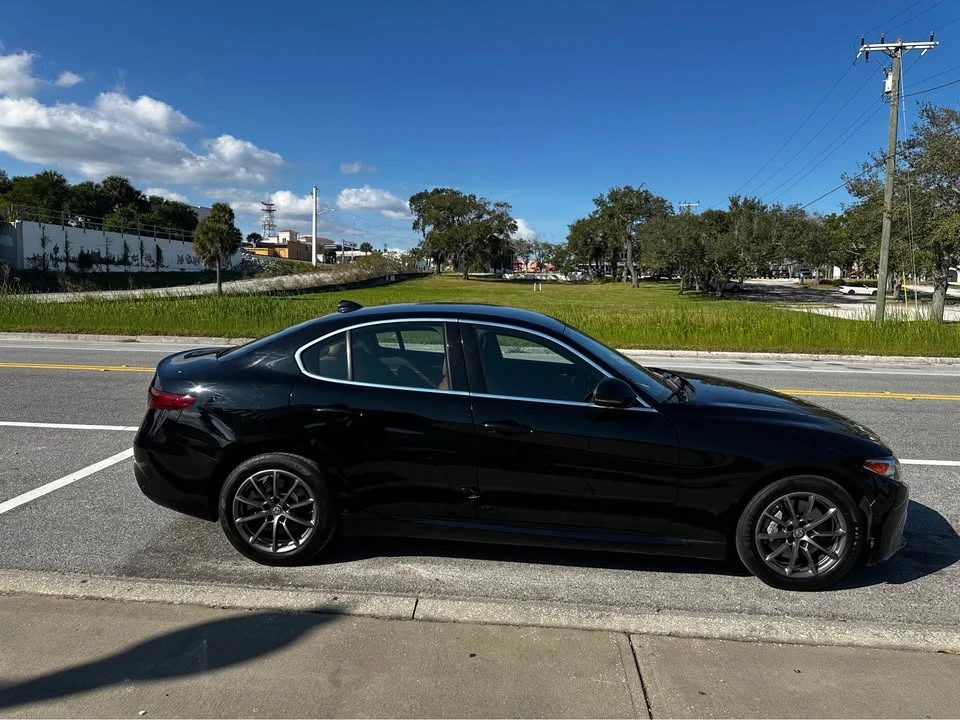 2019 Alfa Romeo Giulia - Image 11 of 19
