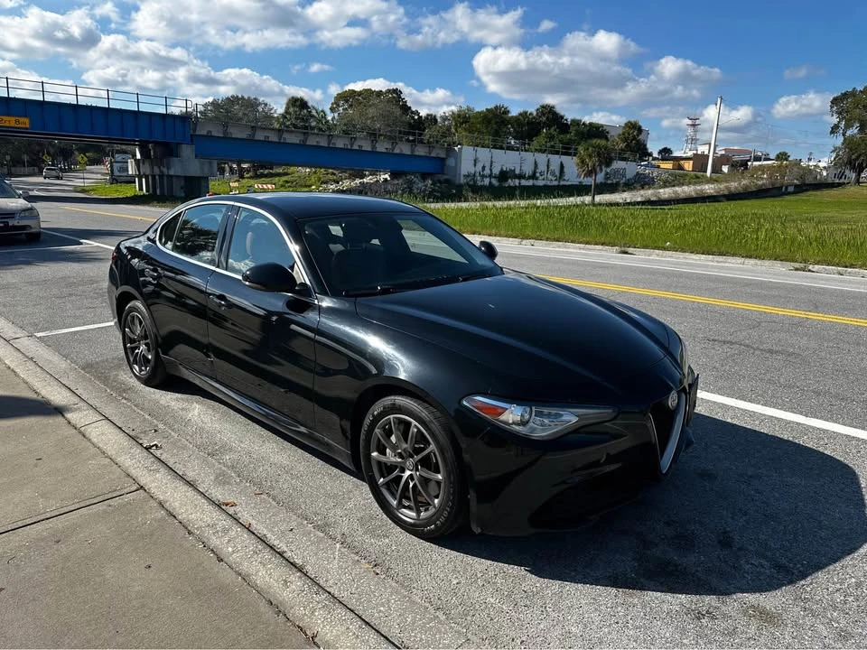 2019 Alfa Romeo Giulia - Image 10 of 19