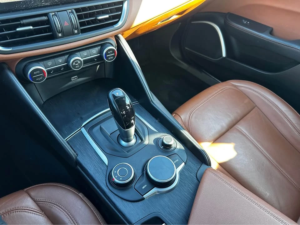 2019 Alfa Romeo Giulia - Image 14 of 19