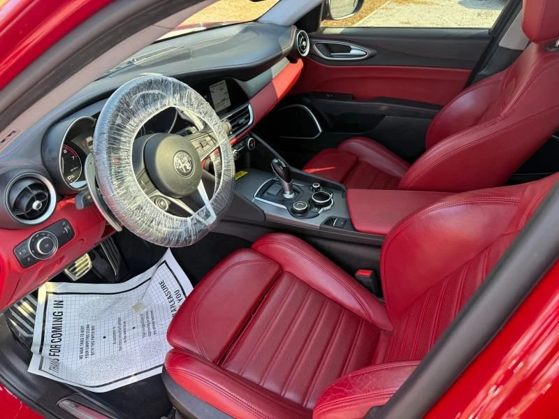 2019 Alfa Romeo Giulia - Image 5 of 7