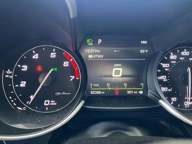 2019 Alfa Romeo Giulia - Image 15 of 17