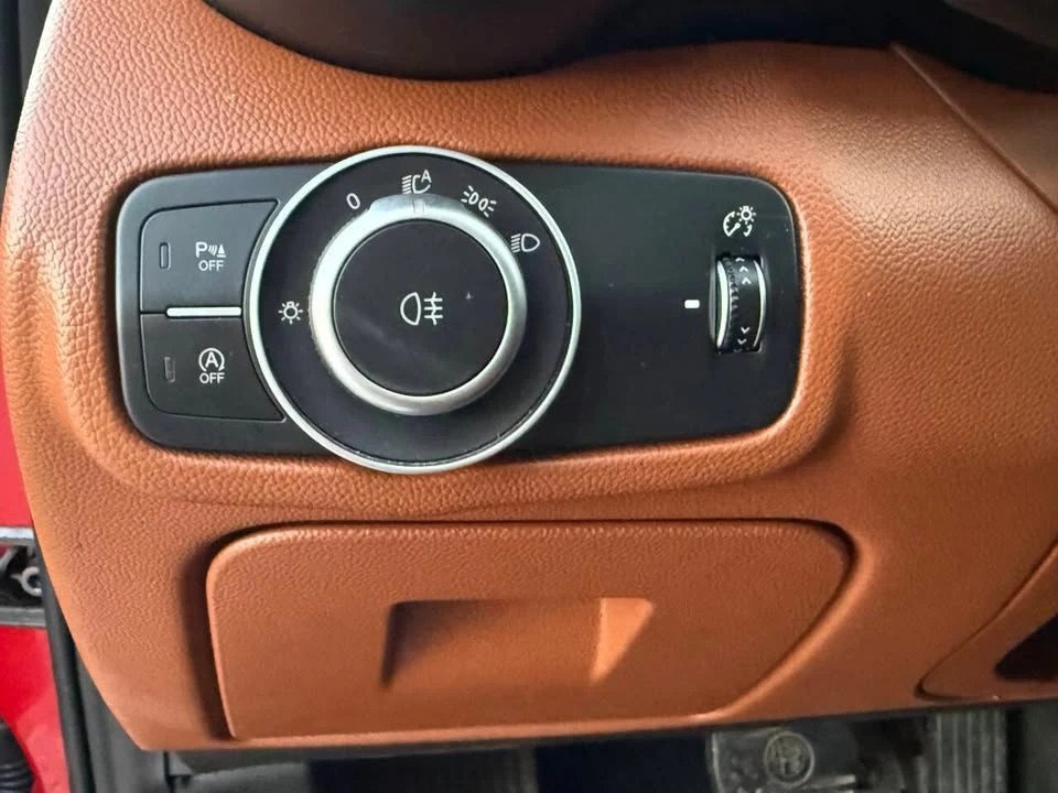 2019 Alfa Romeo Giulia - Image 15 of 19