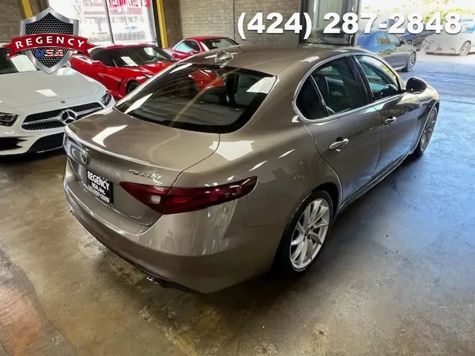 2019 Alfa Romeo Giulia - Image 10 of 19