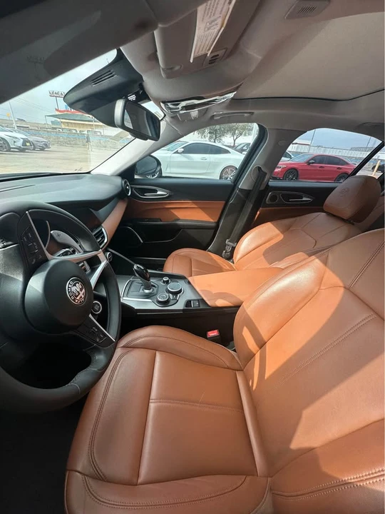 2019 Alfa Romeo Giulia - Image 5 of 6